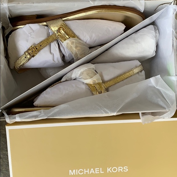 MICHAEL KORS ELSA THONG METALLIC PU PALE GOLD - Picture 3 of 16